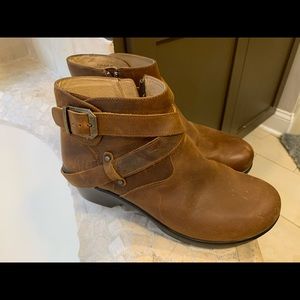 Alegria brown leather booties, size 10
